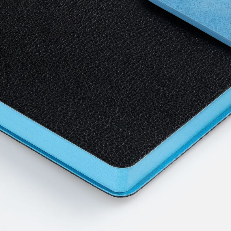 Ежедневник Boom, недатированный, черный с голубым арт.15768.14