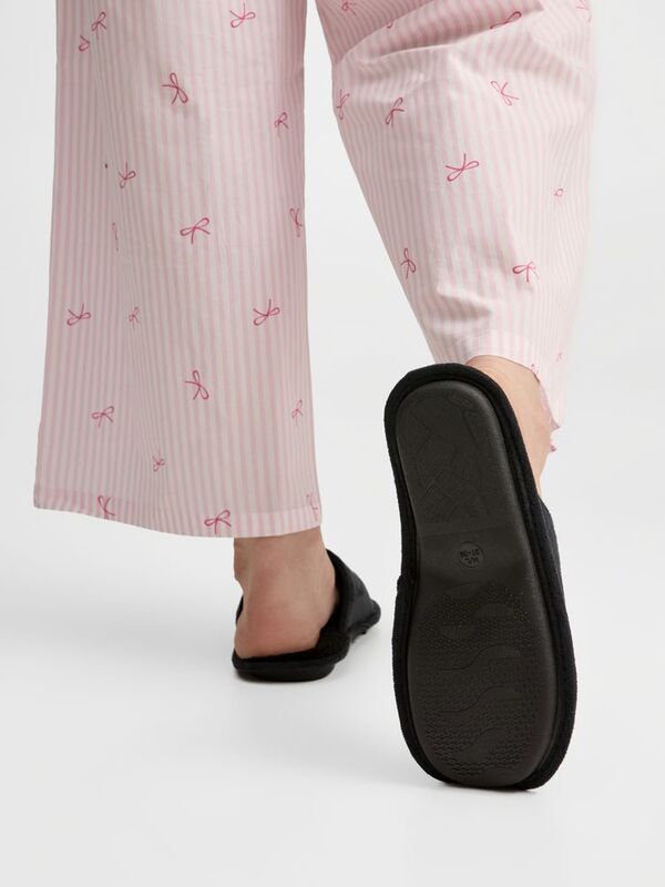 Тапочки домашние Norridge, черные арт.18788.30