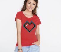Футболка женская Pixel Heart, красная арт.70863.50